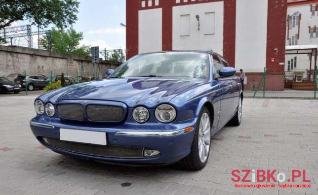 2003' Jaguar XJ photo #1