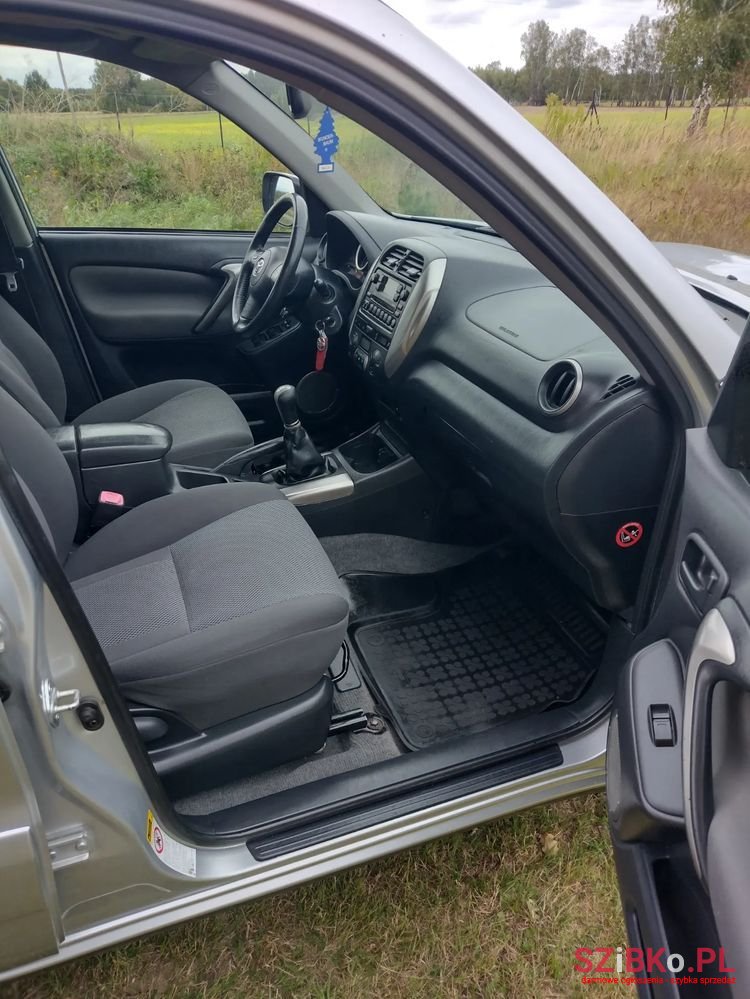 2005' Toyota RAV4 photo #5