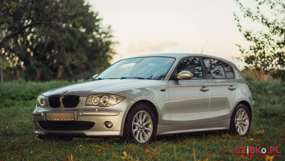 2004' BMW 1 Series photo #6