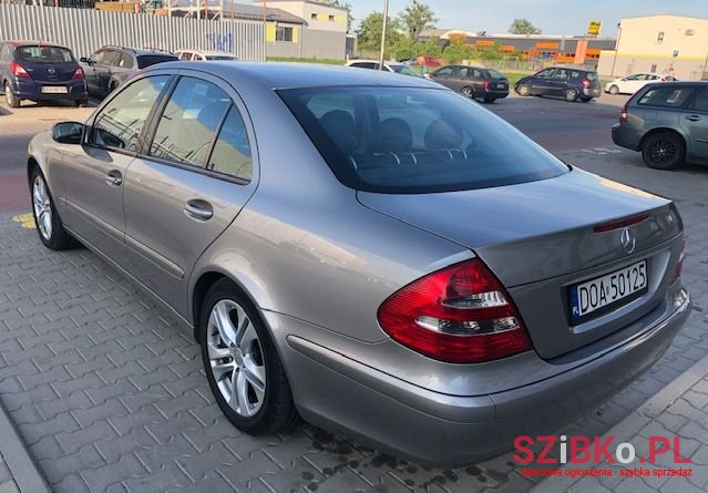 2004' Mercedes-Benz Klasa E photo #3