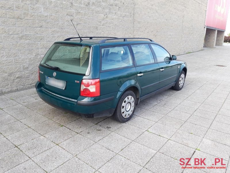 2001' Volkswagen Passat photo #3