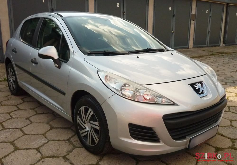 2010' Peugeot 207 1.4 Presence photo #2