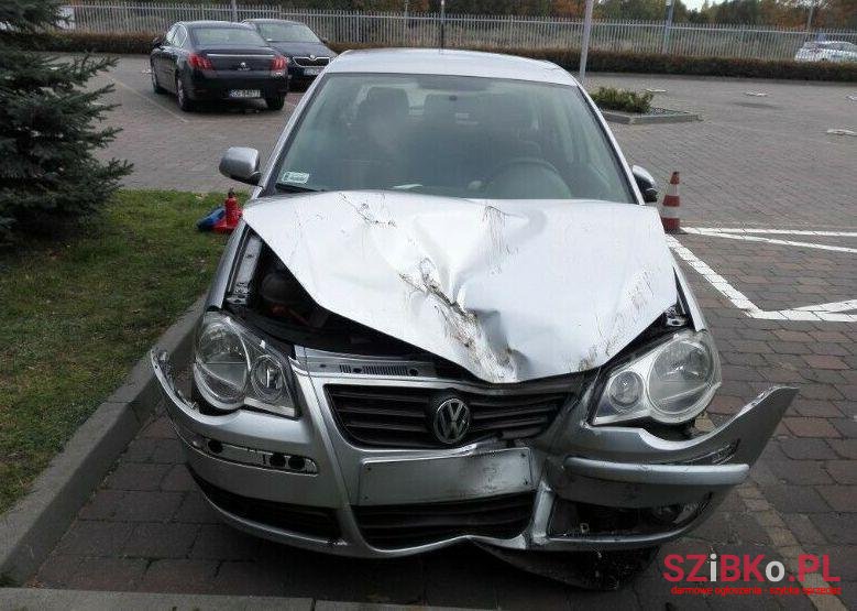 2005' Volkswagen Polo photo #1