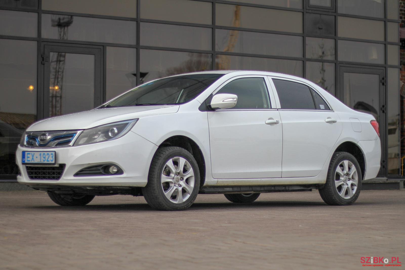 2017' BYD E5 photo #5