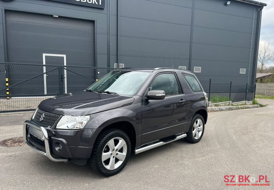 2010' Suzuki Grand Vitara photo #2