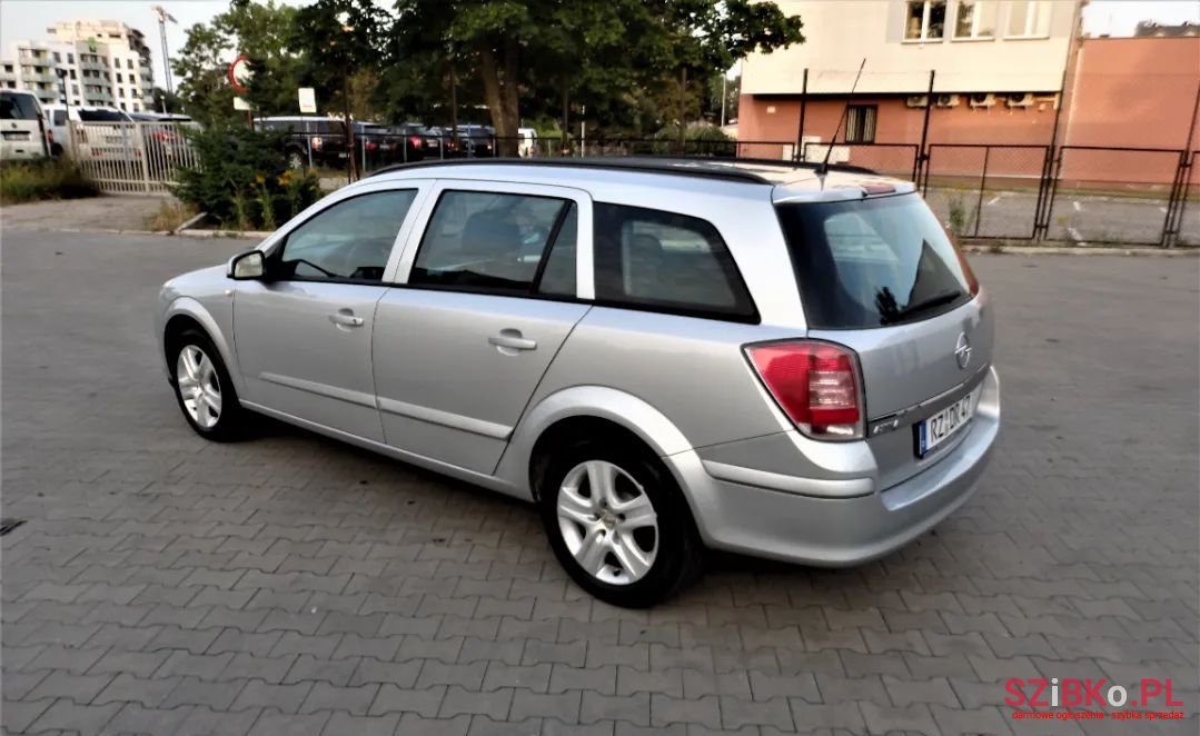 2009' Opel Astra Caravan photo #5
