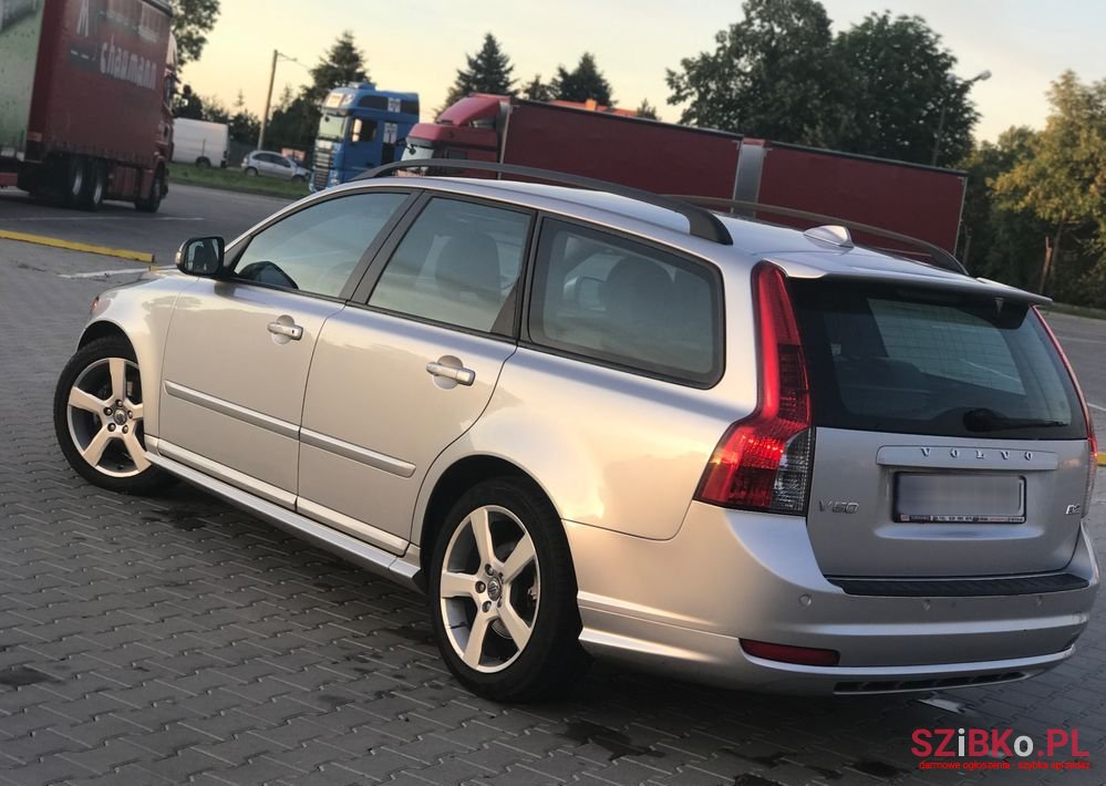 2010' Volvo V50 D2 R-Design photo #5