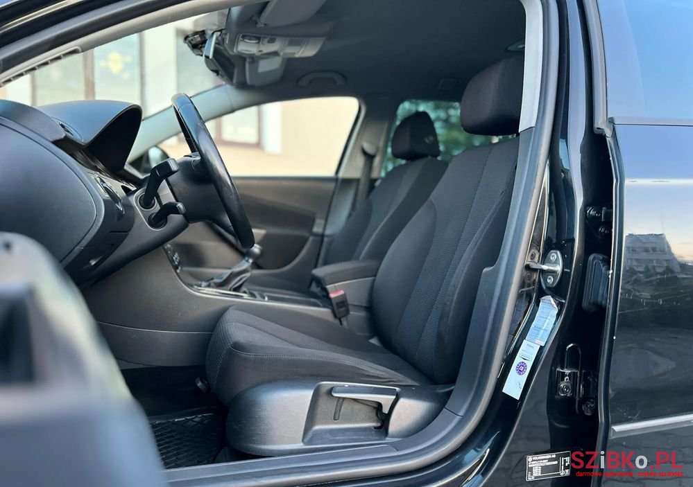 2006' Volkswagen Passat photo #3