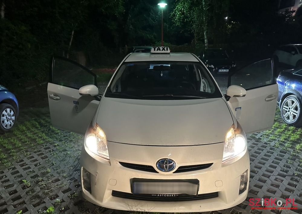 2010' Toyota Prius photo #2