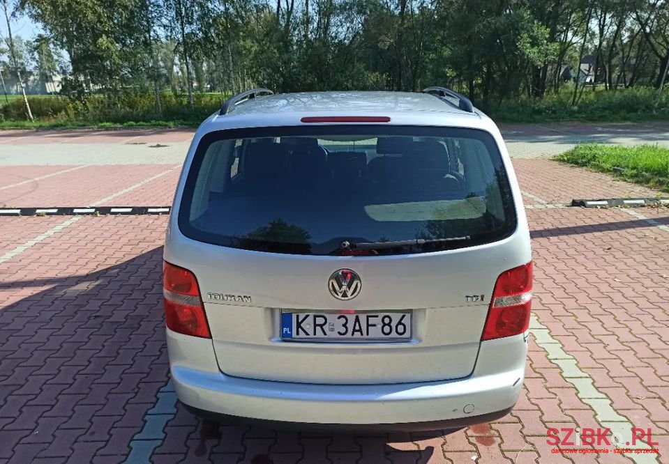 2004' Volkswagen Touran photo #5