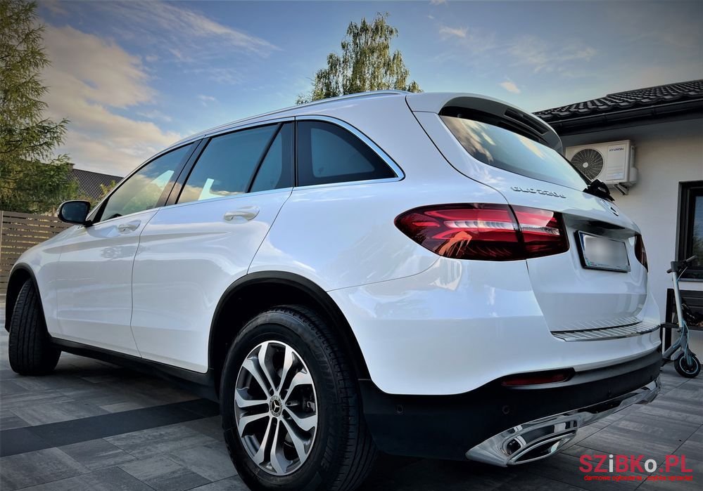 2018' Mercedes-Benz GLC 220 D 4-Matic photo #5