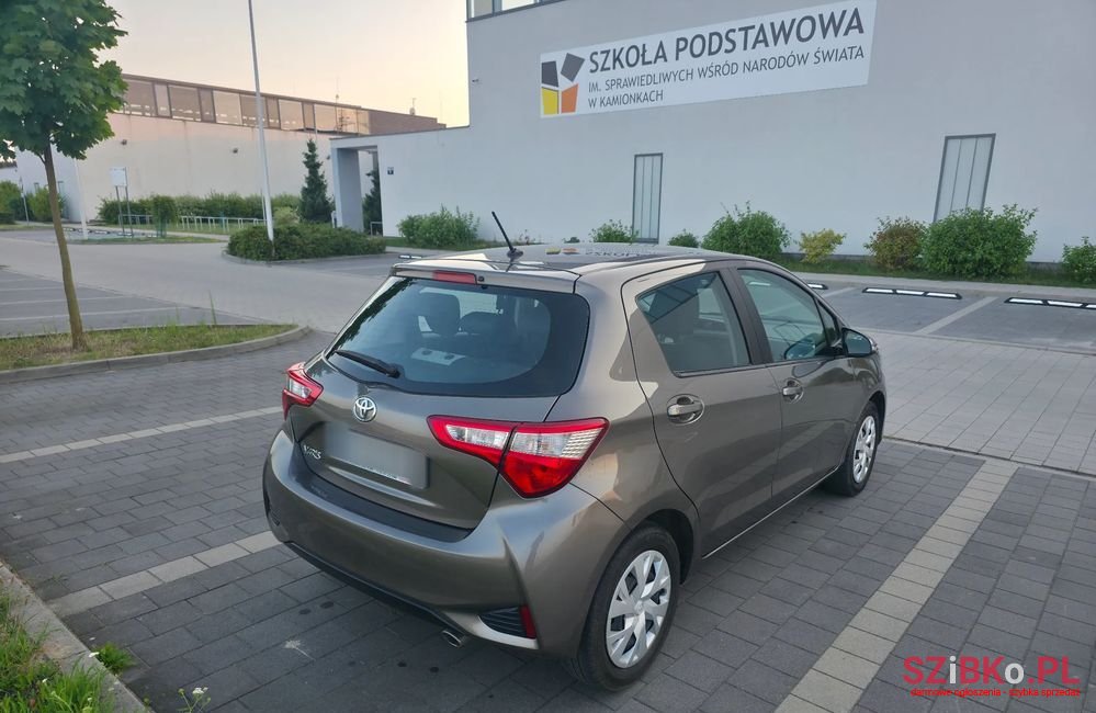 2020' Toyota Yaris 1.5 Premium photo #5