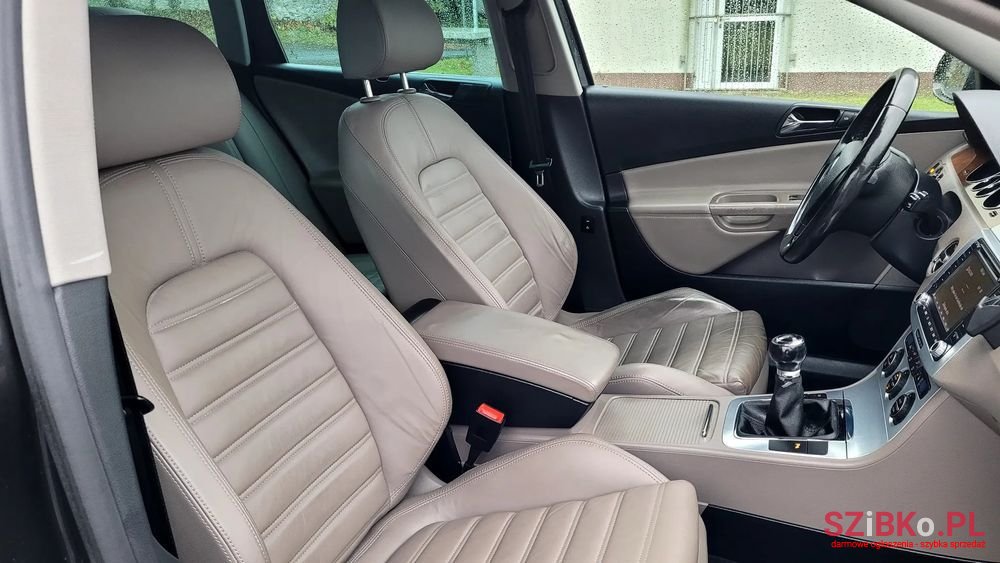 2006' Volkswagen Passat photo #2