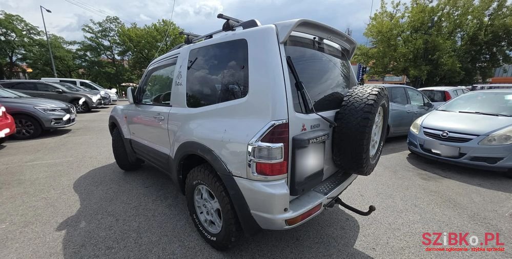 2000' Mitsubishi Pajero photo #2