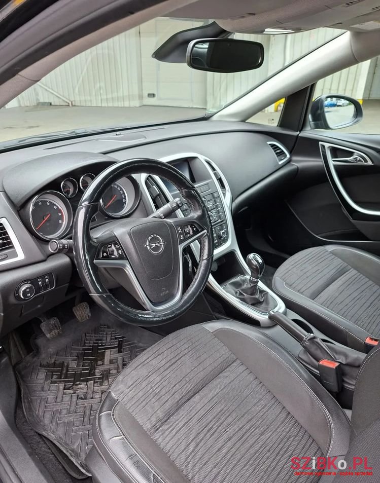 2014' Opel Astra photo #3