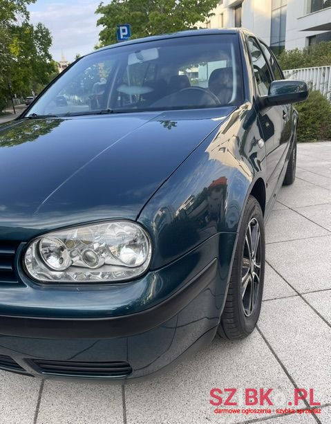 2003' Volkswagen Golf photo #2