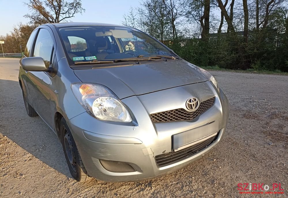 2010' Toyota Yaris photo #4