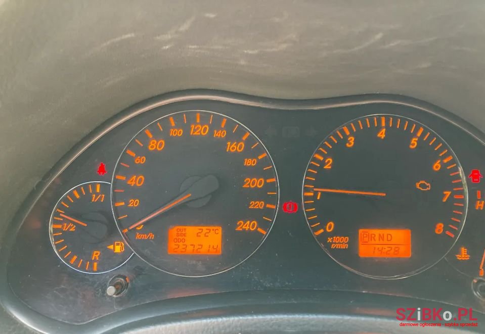 2005' Toyota Avensis photo #2