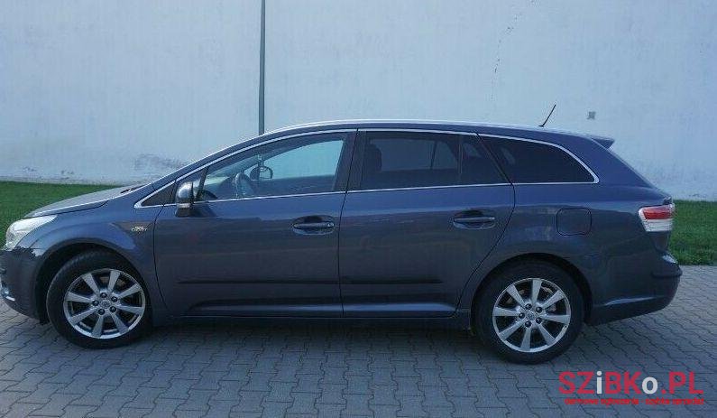 2010' Toyota Avensis photo #1