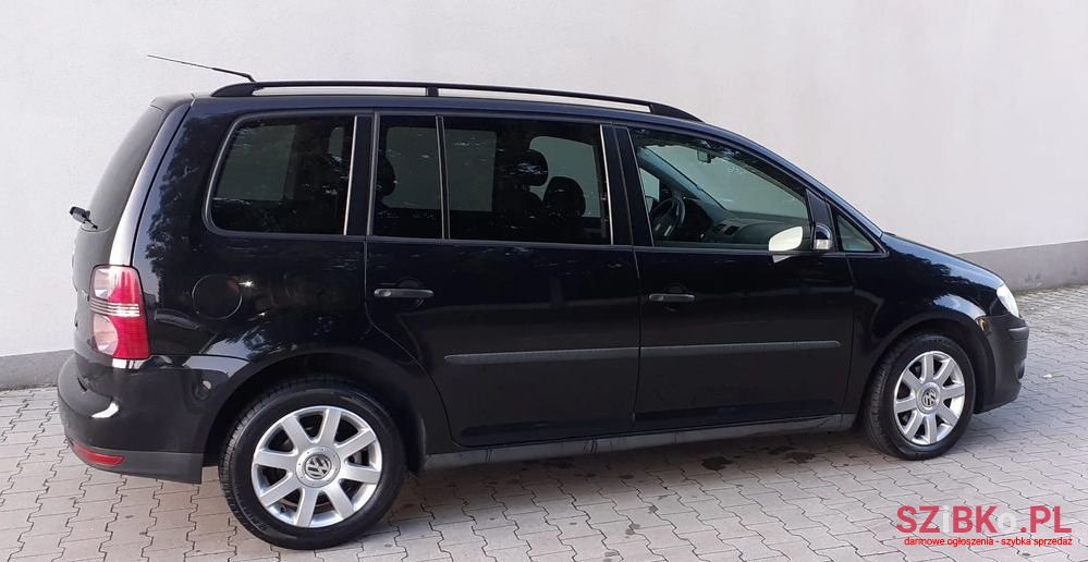 2008' Volkswagen Touran photo #2