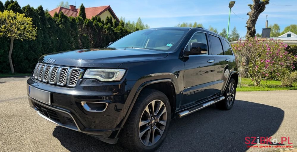 2017' Jeep Grand Cherokee photo #1