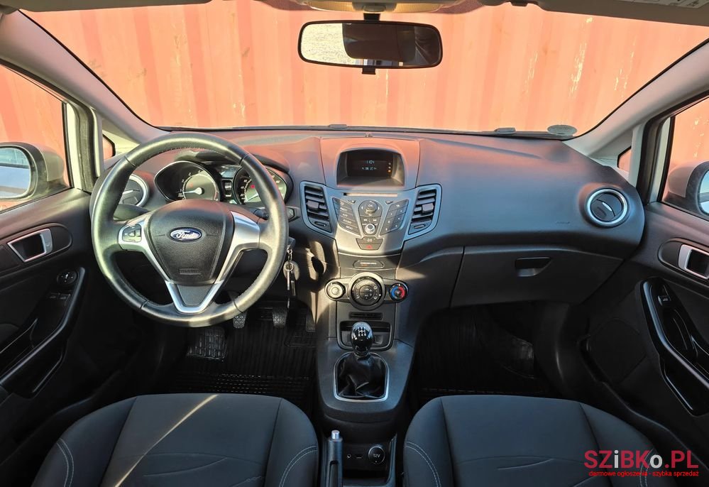 2013' Ford Fiesta photo #2