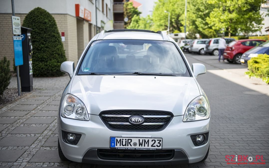 2008' Kia Carens photo #1