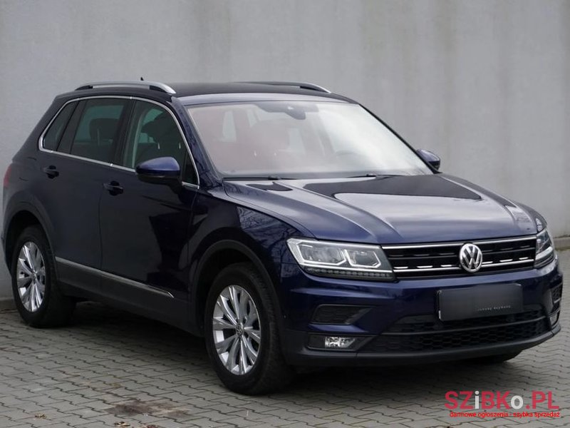 2019' Volkswagen Tiguan photo #1