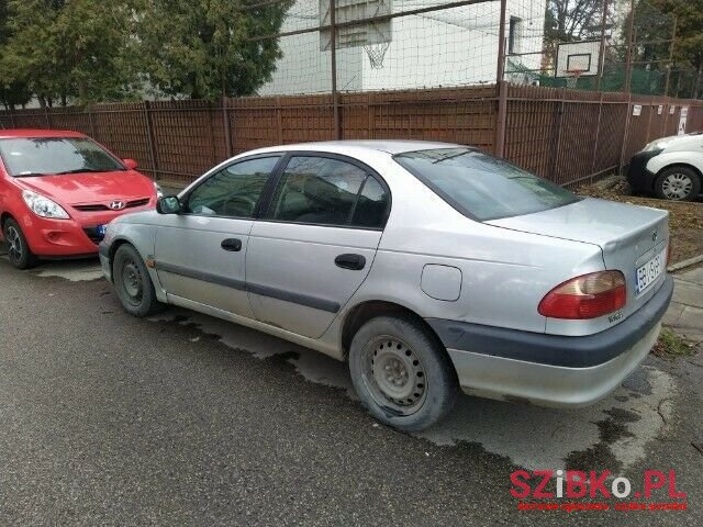 2001' Toyota Avensis photo #3