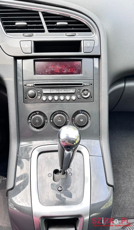 2010' Peugeot 5008 photo #3