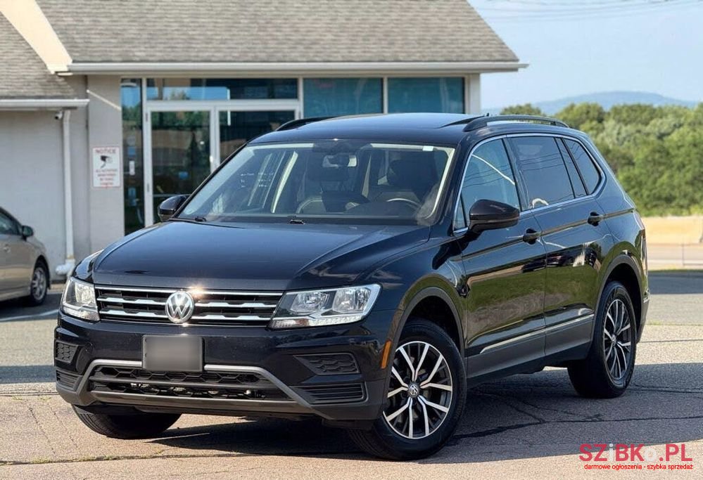 2020' Volkswagen Tiguan photo #1
