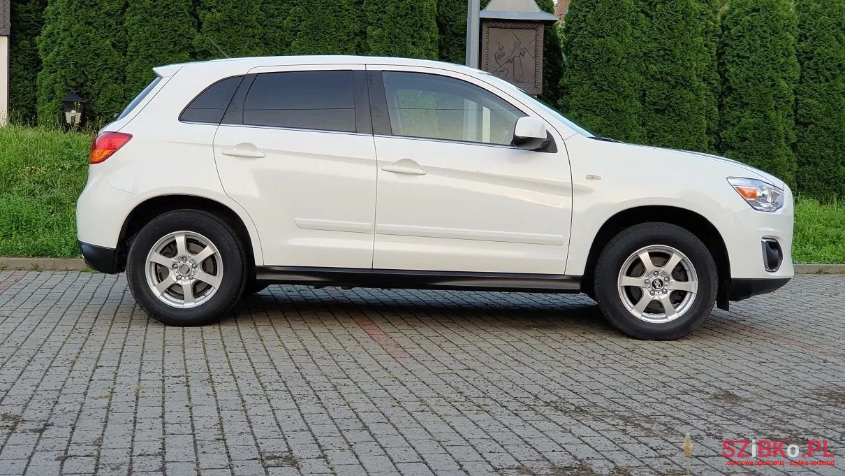 2015' Mitsubishi ASX photo #4