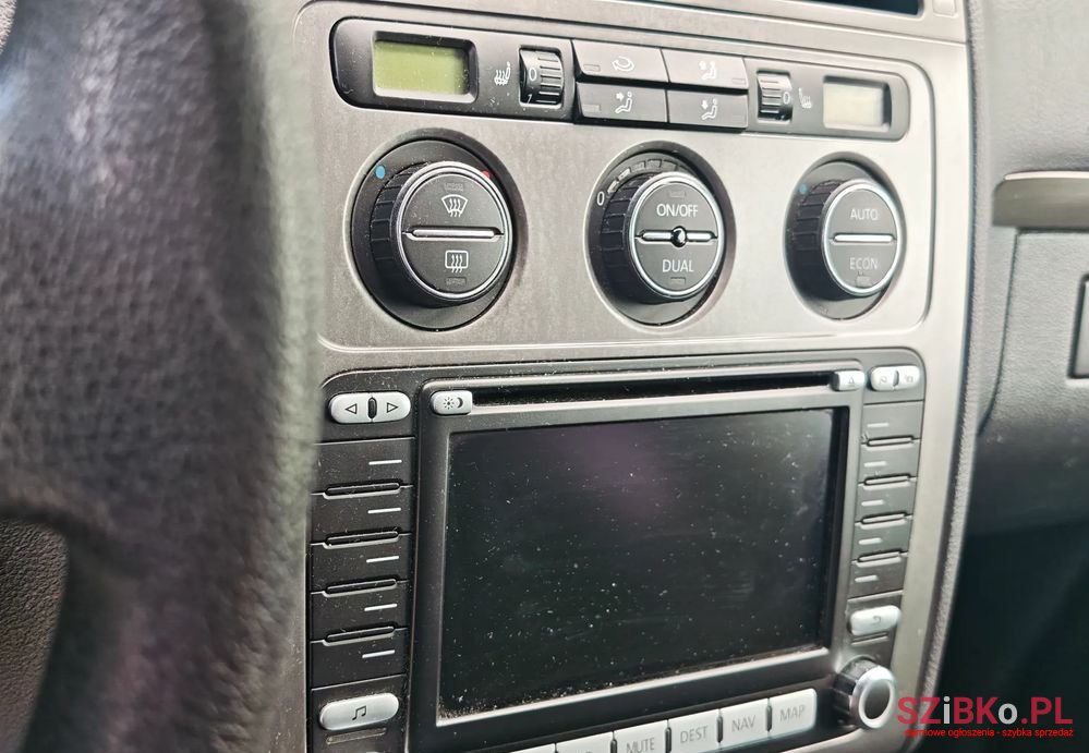 2007' Volkswagen Touran 2.0 Tdi Highline photo #4