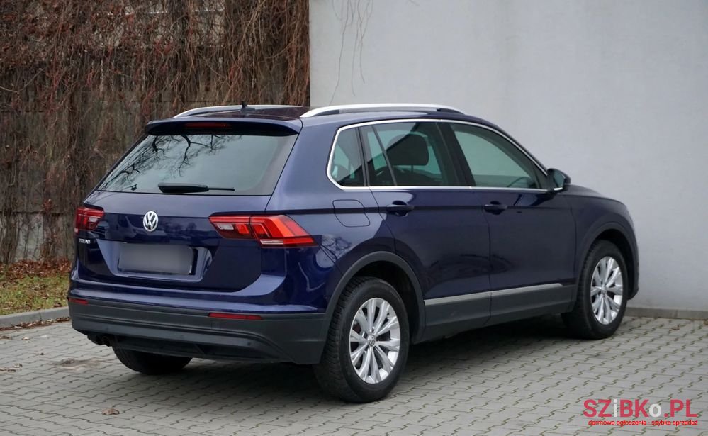 2019' Volkswagen Tiguan photo #6