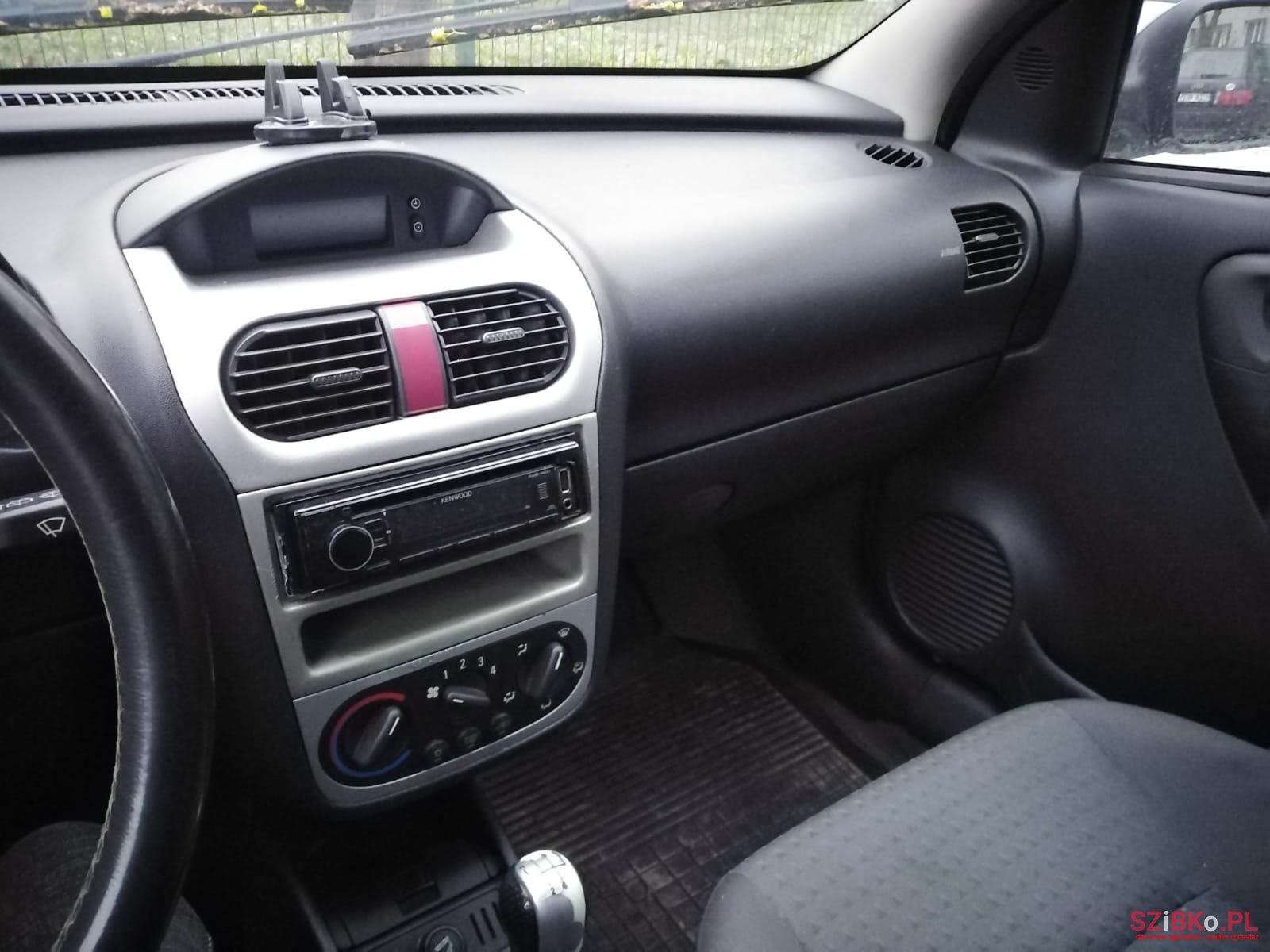 2004' Opel Corsa C photo #1