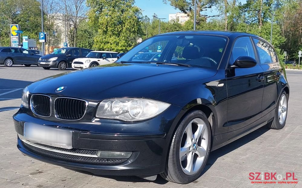 2009' BMW 1 Series 116I photo #1