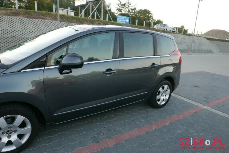 2014' Peugeot 5008 photo #2