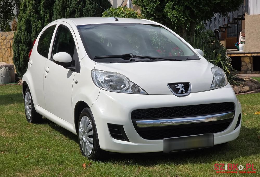 2011' Peugeot 107 1.0 Trendy photo #4