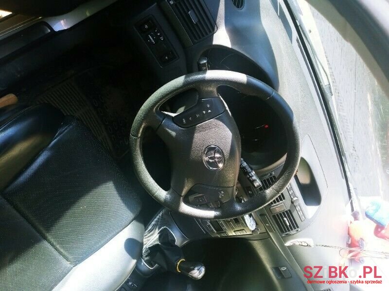 2003' Toyota Avensis photo #1