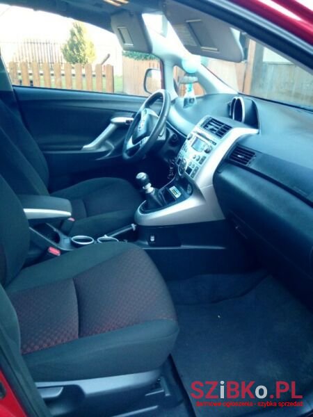 2011' Toyota Verso photo #1