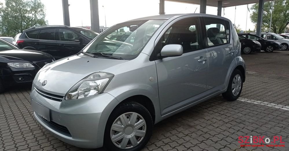 2006' Daihatsu Sirion 1.3 photo #2