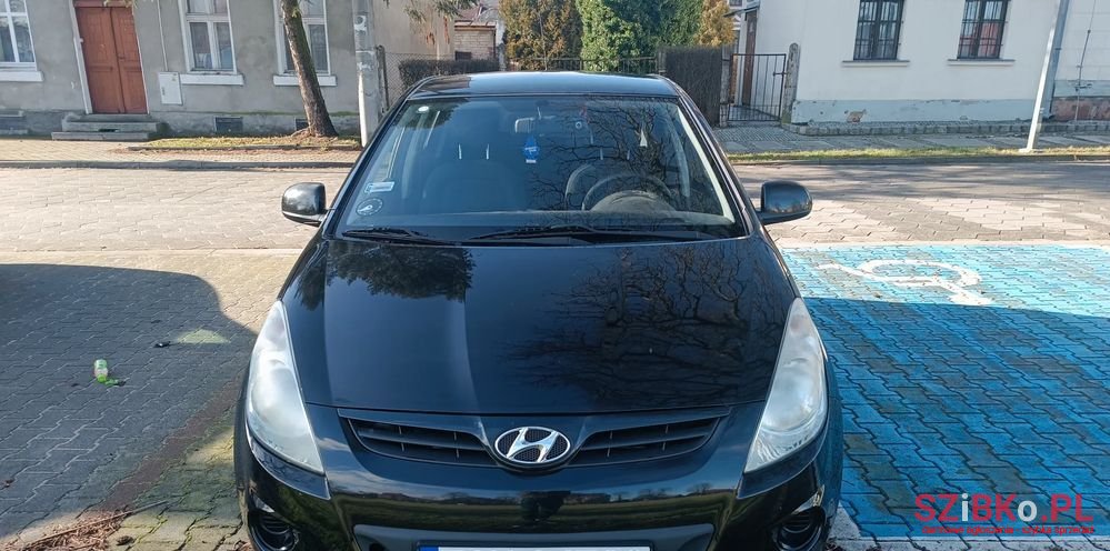 2010' Hyundai i20 1.2 Classic photo #3