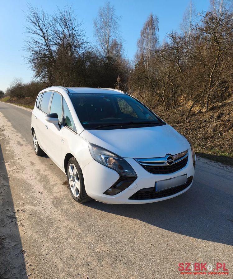 2013' Opel Zafira photo #2