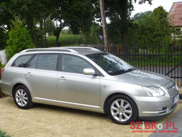 2003' Toyota Avensis photo #1
