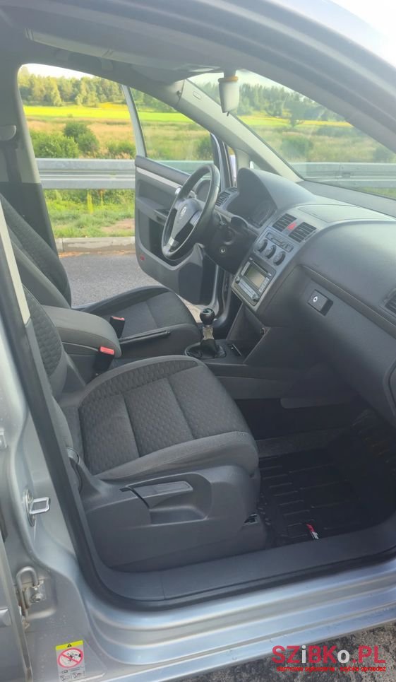 2007' Volkswagen Touran photo #6