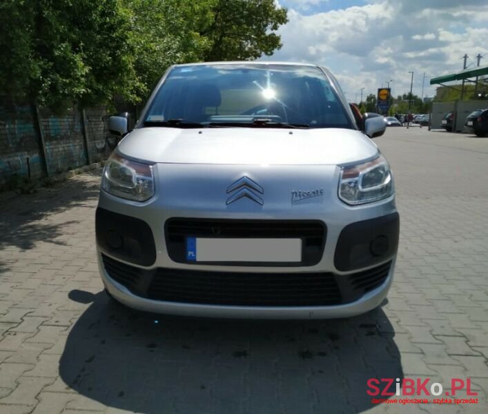 2010' Citroen C3 Picasso photo #4
