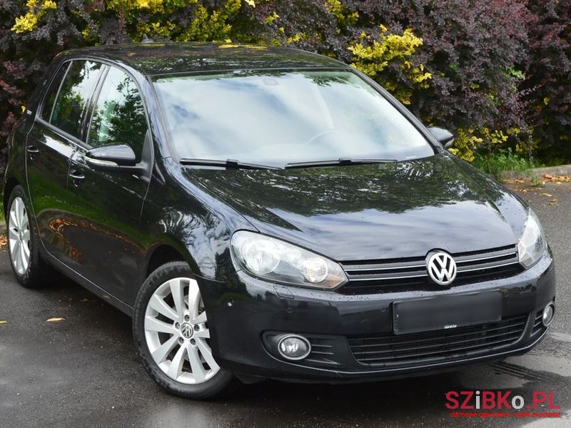 2010' Volkswagen Golf photo #1