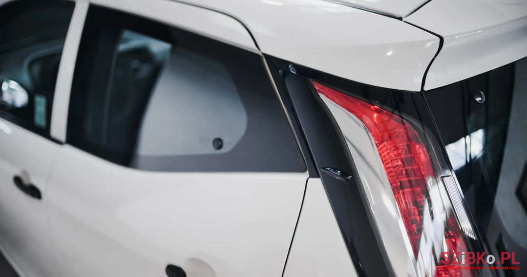 2014' Toyota Aygo photo #2