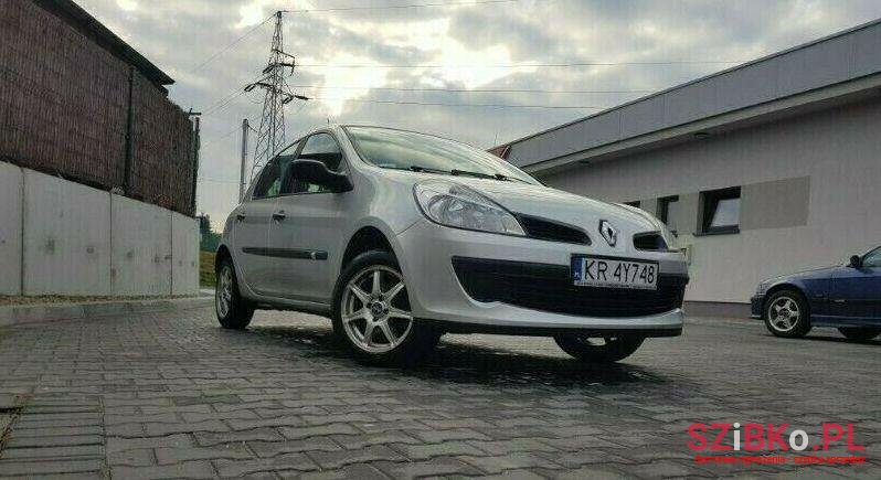 2005' Renault Clio photo #3