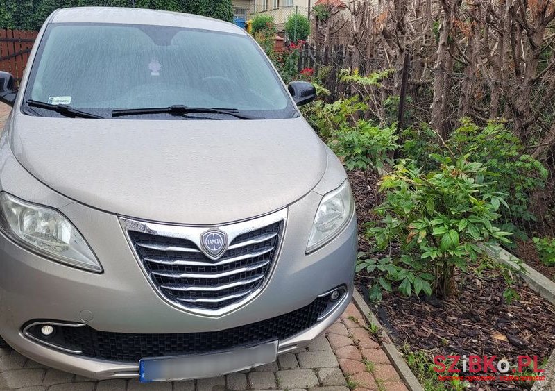 2011' Lancia Ypsilon 0.9 Gold S&S photo #5